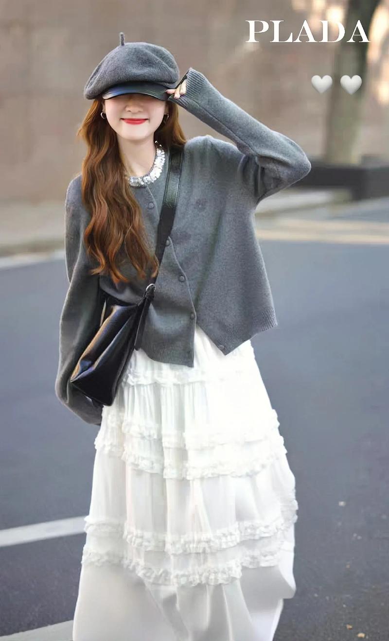 带亮片的上衣怎么搭配_银色亮片上衣搭出百变高级感！