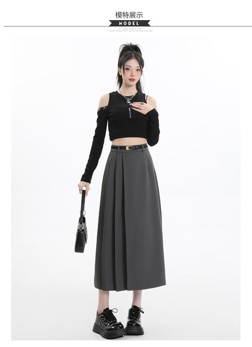 深灰色半身中长裙搭配_深灰半身裙 百搭时尚，多款上衣解锁新风格