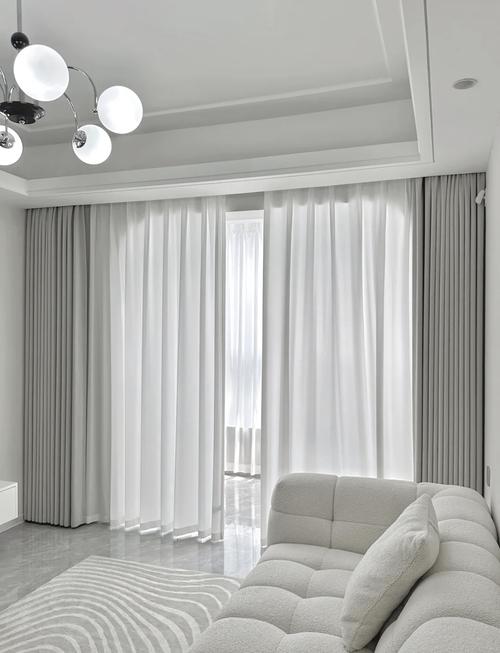 深灰色配什么颜色最搭_灰白黑配出高级感，暖色添活力，亮色增个性！