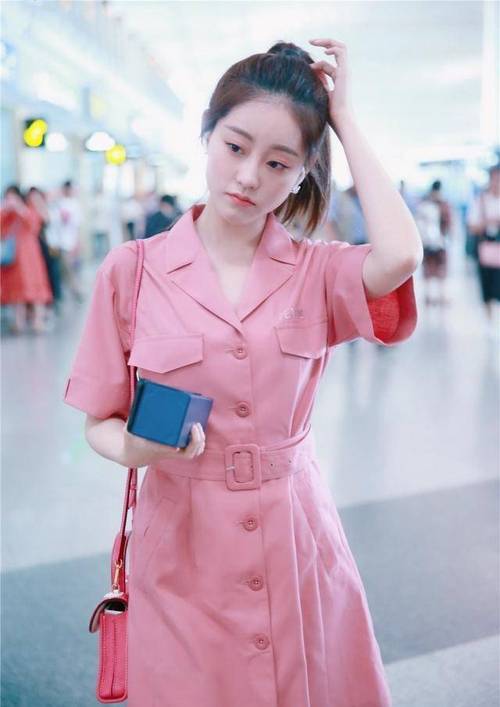 祝绪丹西装外套配粉色裙子_行走的时尚炸弹