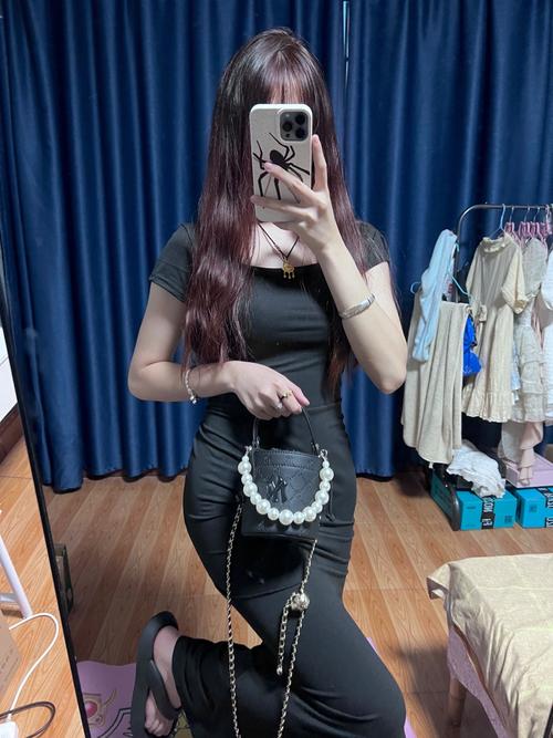 小妈风穿搭包臀裙鞋子_包臀裙怎么穿显高？5款鞋子超显瘦！