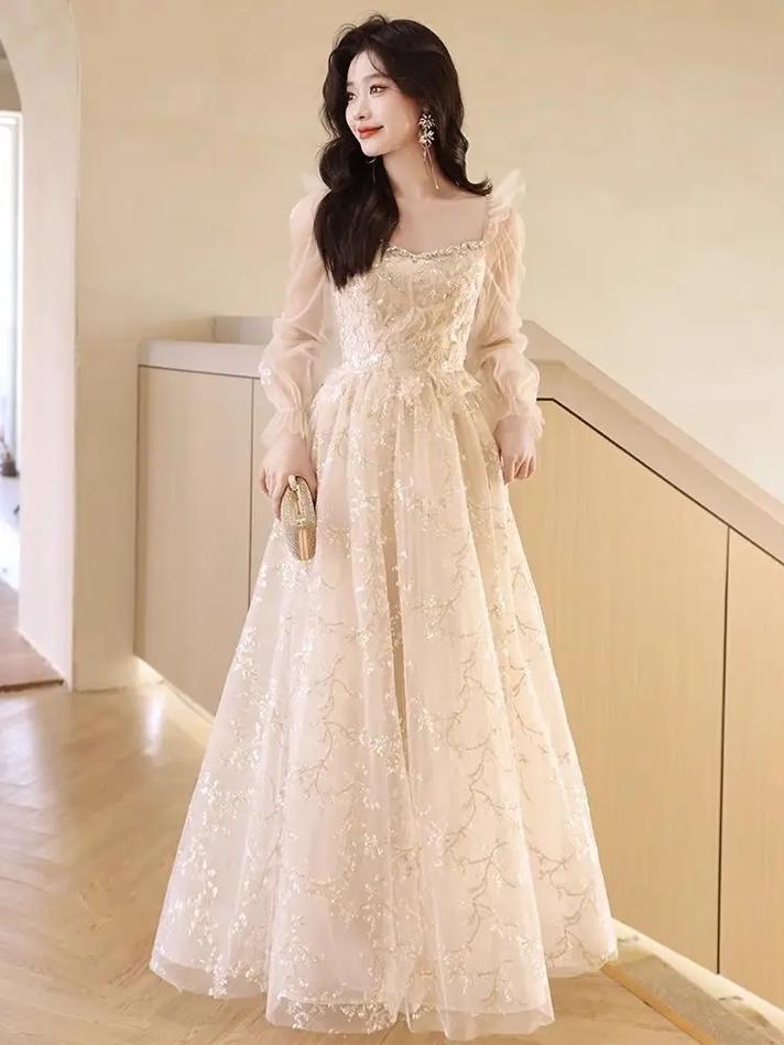 香槟色裙子最佳搭配色系_显气质，不同年龄有妙招