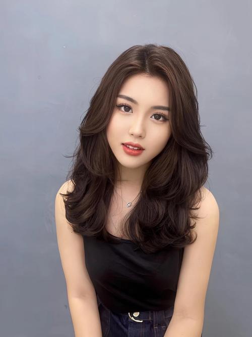 来姨妈可以烫头发染头发吗_生理期别烫染发，伤身又伤发！