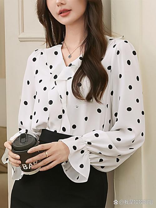 白黑波点真丝衬衣搭配_优雅百搭,气质之选 白黑波点真丝衬衣搭配_优雅百搭,气质之选