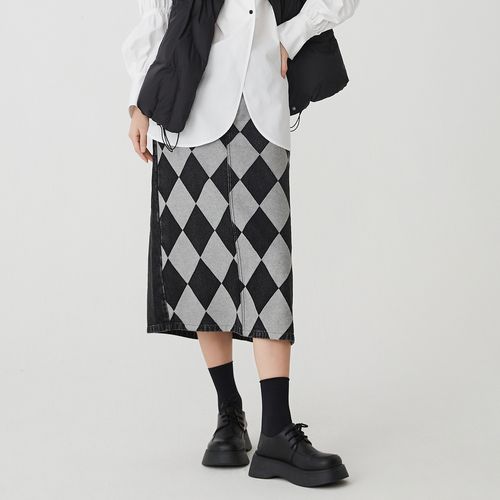 深灰色直筒裙搭配什么上衣_深灰直筒裙百搭,材质色彩层次随心搭 深灰色直筒裙搭配什么上衣_深灰直筒裙百搭,材质色彩层次随心搭