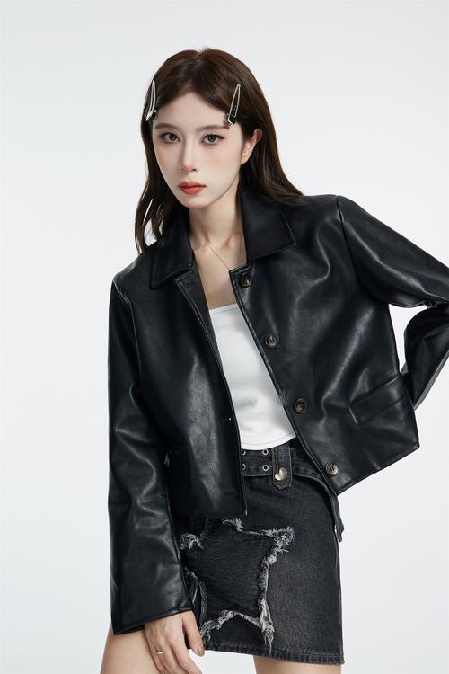 女短款皮衣搭配什么裤子_短皮衣搭出时尚感，裤子混搭显个性！