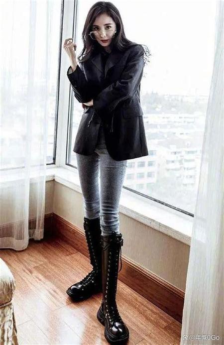 焦糖色短外套配什么_复古高级,百搭时尚 焦糖色短外套配什么_复古高级,百搭时尚