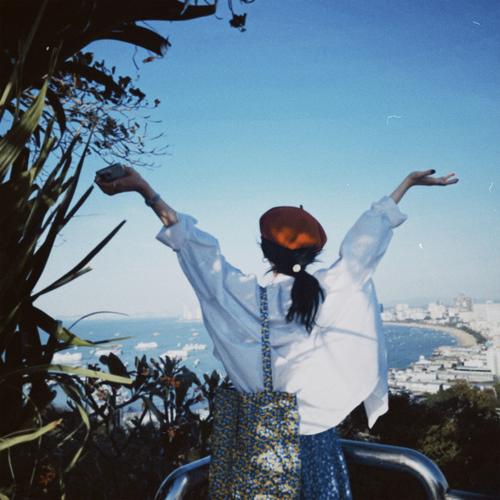 贝雷帽配碎花裙的照片_贝雷帽配碎花裙 时尚又好看