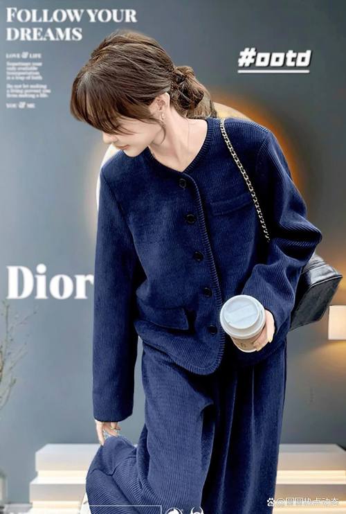 灯芯绒外套配灯芯绒裤子好看吗_复古文艺秋冬造型 灯芯绒外套配灯芯绒裤子好看吗_复古文艺秋冬造型