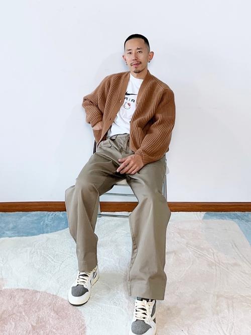 灯芯绒工装裤搭配上衣_卡其灯芯绒工装裤 百搭显腿长