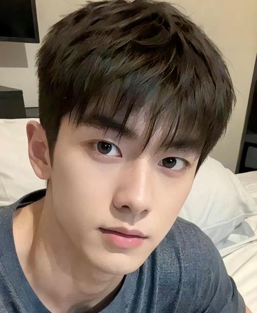 碎头发型_少年感碎发流行，三七分显清新，易打理百搭