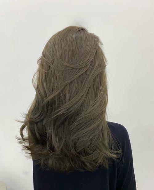 刚烫完头发可以染发吗_烫发染发间隔多久？避免损伤头发