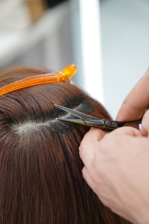 接发对头发有伤害吗_接发粘合剂伤头发？烫发直发梳有影响？