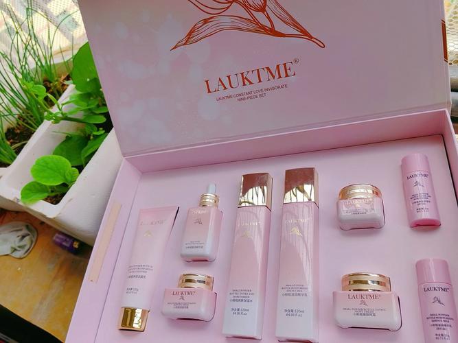 送老婆什么化妆品好_油性哑光，干性光泽，选对才好用