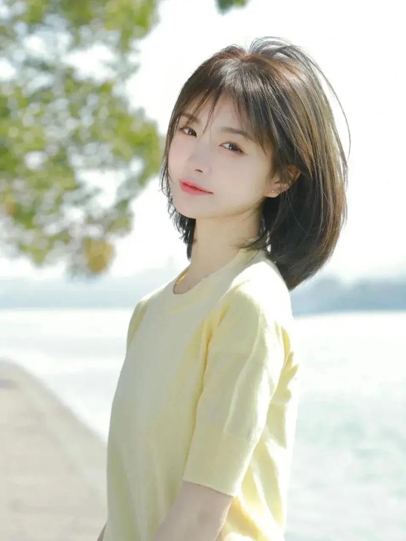 方长脸型适合什么样的发型女_刘海烫发柔化脸型