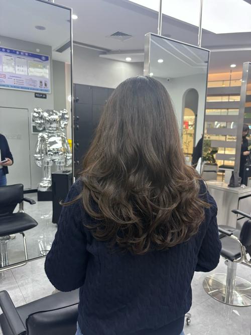 只卷发尾的发型_烫发尾新潮！显脸小又省时，慵懒优雅显气质