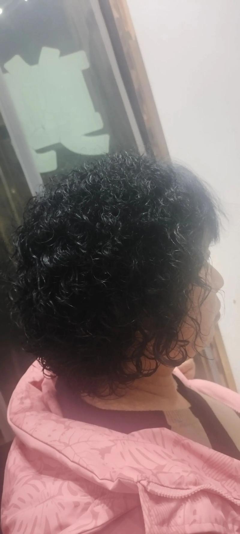 上庭窄下庭宽适合什么发型_蓬松短发高马尾修饰倒三角脸 上庭窄下庭宽适合什么发型_蓬松短发高马尾修饰倒三角脸