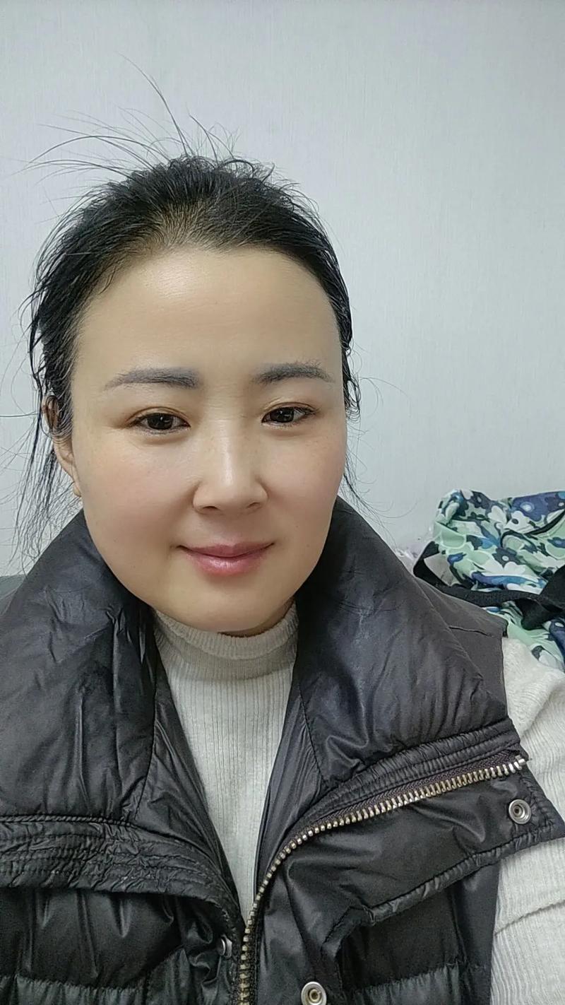 在正式场合女士不化妆_正式场合化妆要得体，洗手间补妆显礼貌