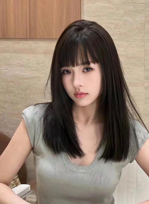 超好看的刘海_八字刘海显年轻 搭配百变显气质