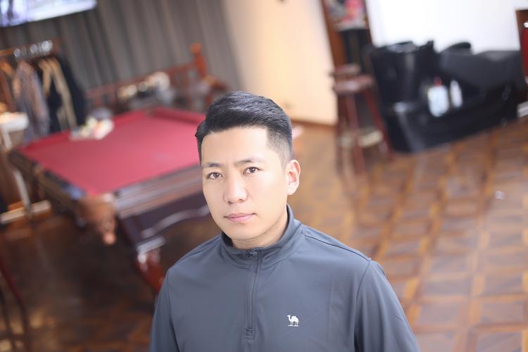 男港星发型_成熟魅力与时代印记