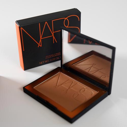 鼻影用什么化妆品_修容粉VS鼻影膏，选对打造立体鼻！