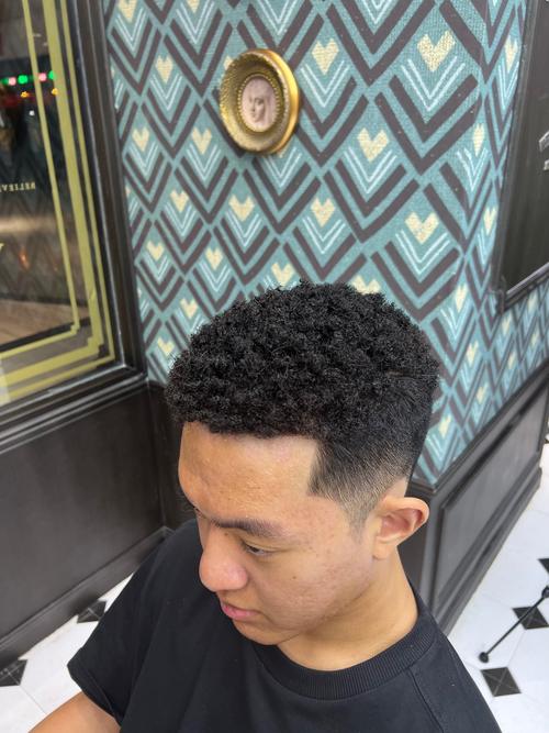 2cm黑人烫大概要多长的头发_个性自信,简单打理的时尚发型 2cm黑人烫大概要多长的头发_个性自信,简单打理的时尚发型