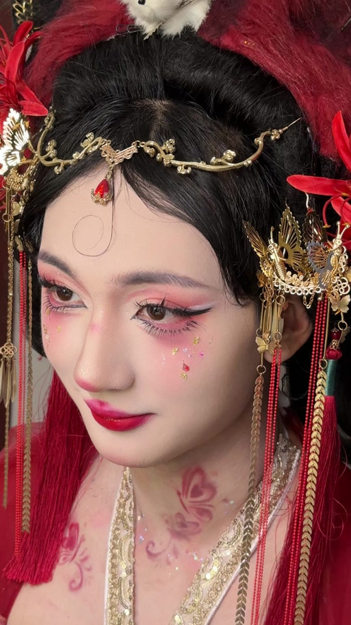 女变男化妆_自我表达与社会进步 女变男化妆_自我表达与社会进步