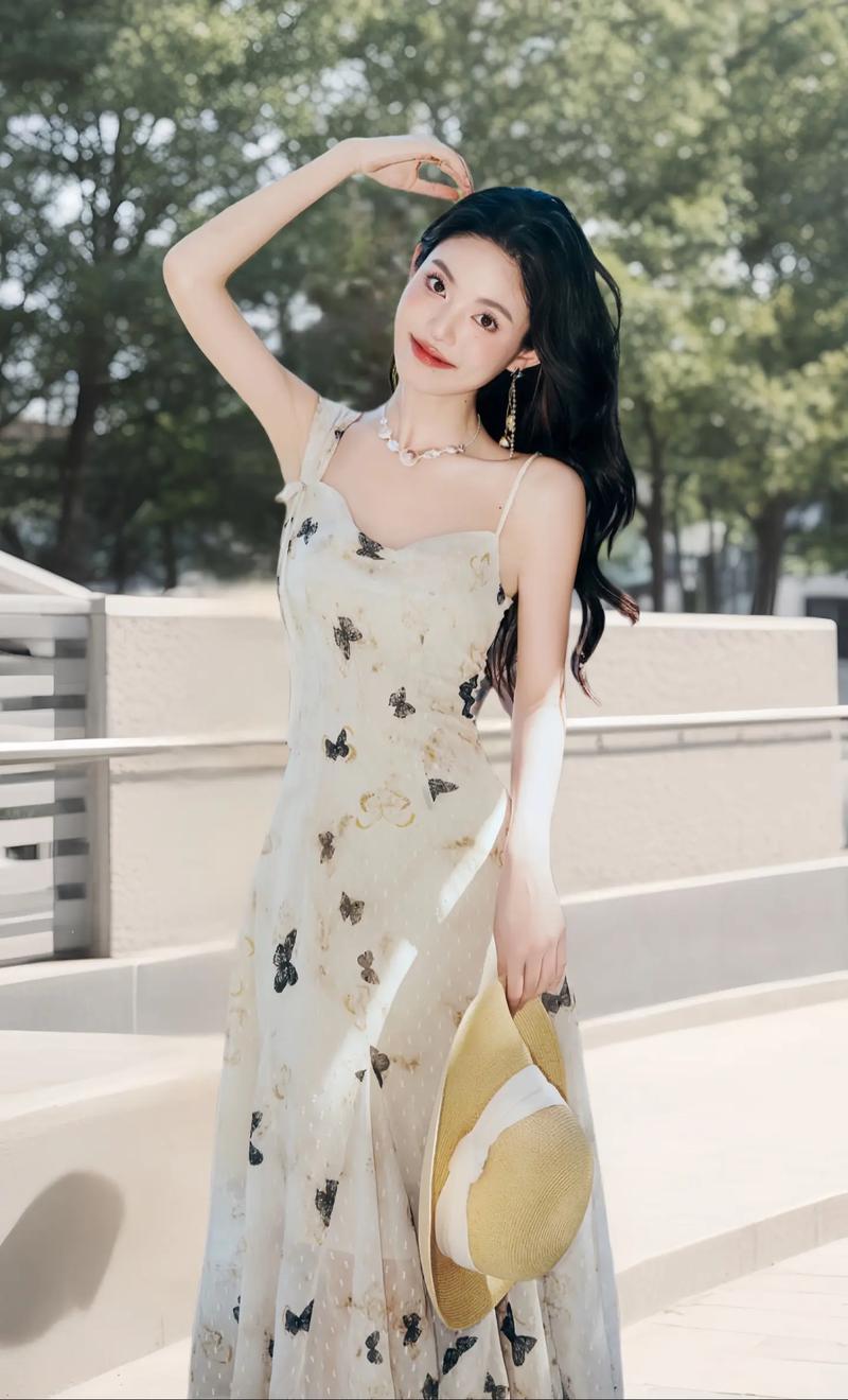 吊带裙适合什么发型_吊带裙搭配发型，性感又清新！