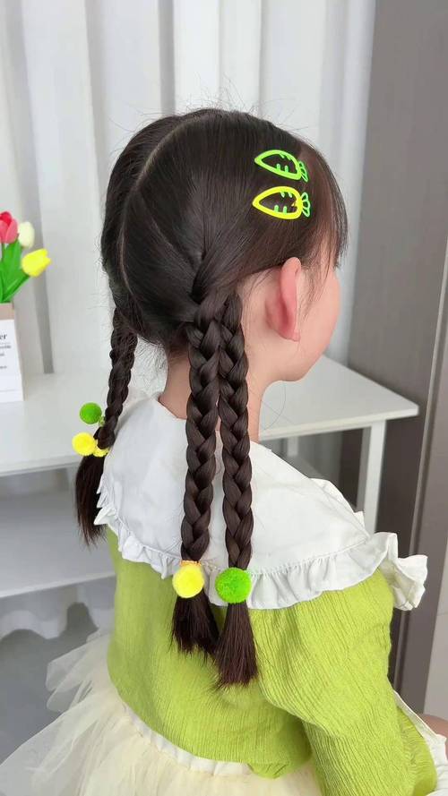 头两侧编小辫子发型_侧编发搭配韩式刘海，日常长发特殊场合造型