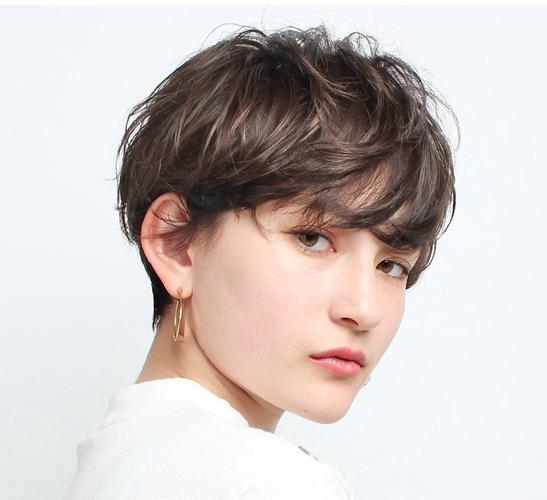 很潮短发_流行短发，男女皆宜显个性