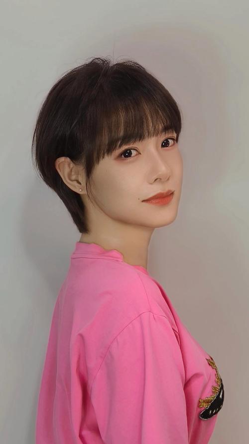 612岁女生漂亮发型短发_十岁女童短发发型推荐，可爱时尚又精致！