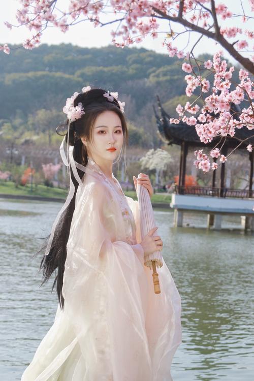 女汉服头发简单造型_简洁古典,灵动雅致,古典韵味十足! 女汉服头发简单造型_简洁古典,灵动雅致,古典韵味十足!