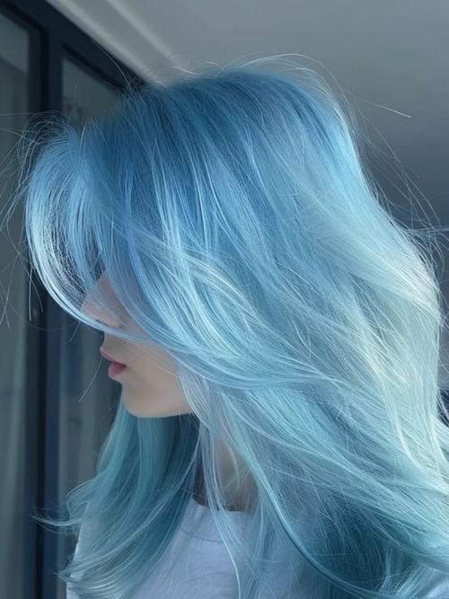 淡蓝色头发_六种蓝色发色，选对显气质！