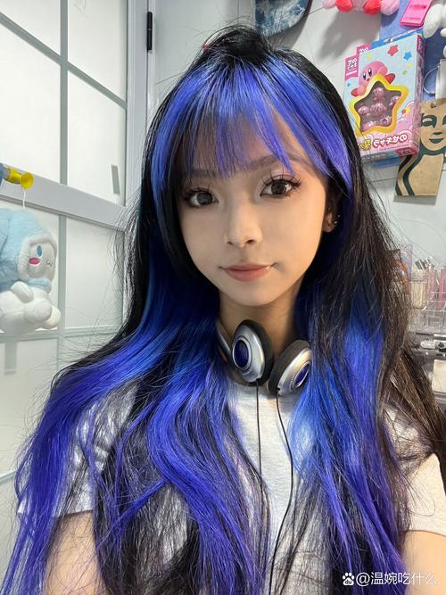 蓝紫色头发_蓝紫色发色时尚迷人，显个性，维护需注意！