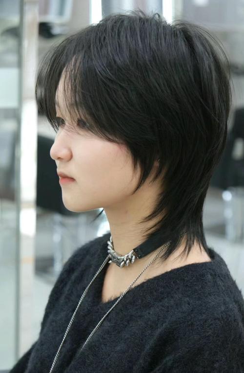 时髦短发一边长一边短_时尚个性新选择 时髦短发一边长一边短_时尚个性新选择