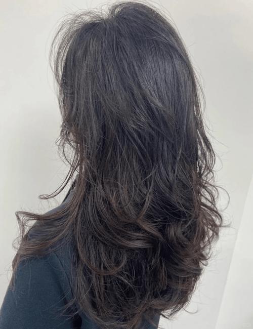 刚烫完头发发梢卷起来_烫后发梢卷卷受损？这样做恢复好！