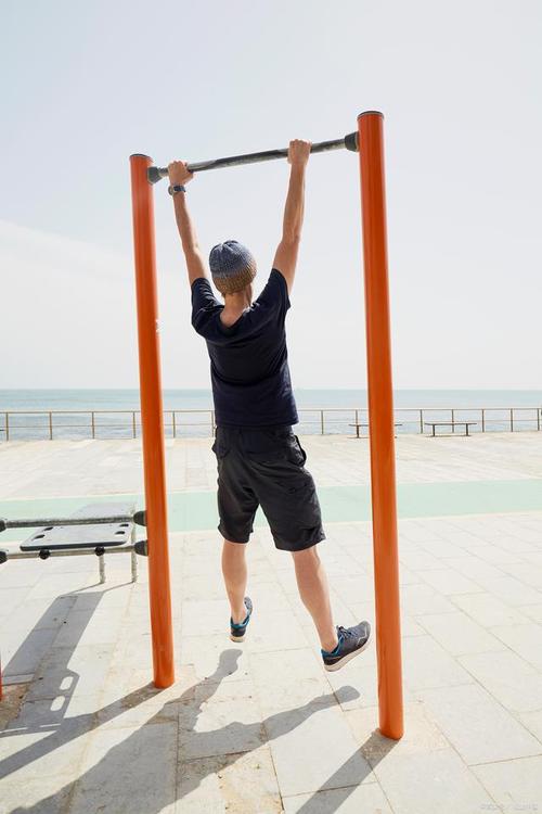 举单手杠铃的正确姿势_单手杠铃练力平衡，姿势正确才安全