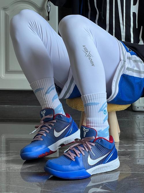 高弹裤适合跑穿步吗_跑者必备高弹裤，舒适速干减损伤！