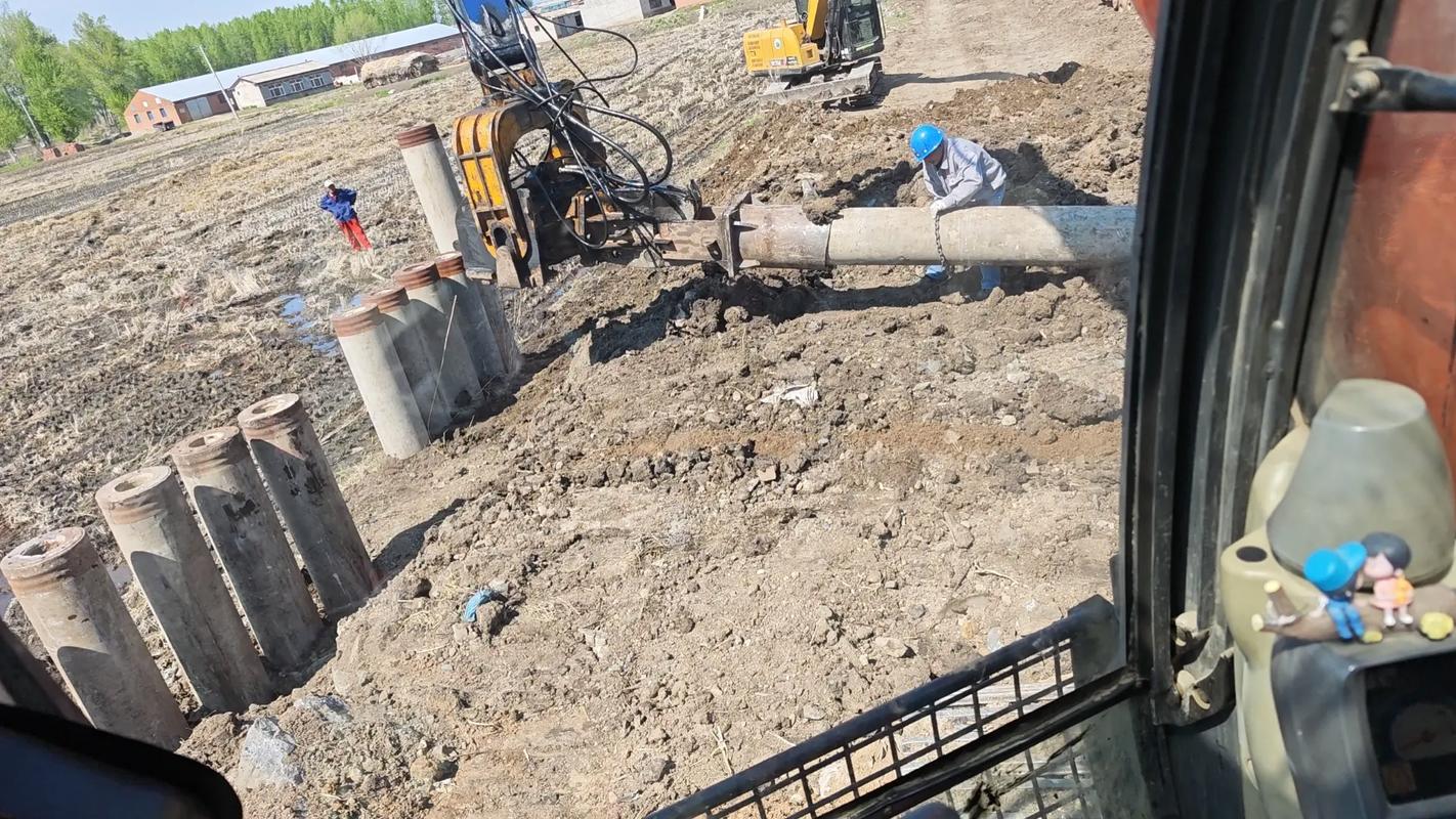 打桩机练腿的正确方法_深蹲膝盖对准轴，后抬腿练臀腿，器械自由优于史密斯