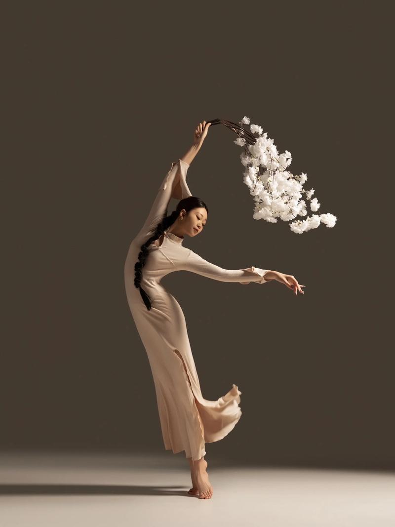 古典舞的基本动作有哪些_手形脚位步法技巧 古典舞的基本动作有哪些_手形脚位步法技巧