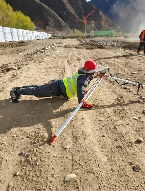 干工地能锻炼身体吗_工地干劲足，练出好体魄！