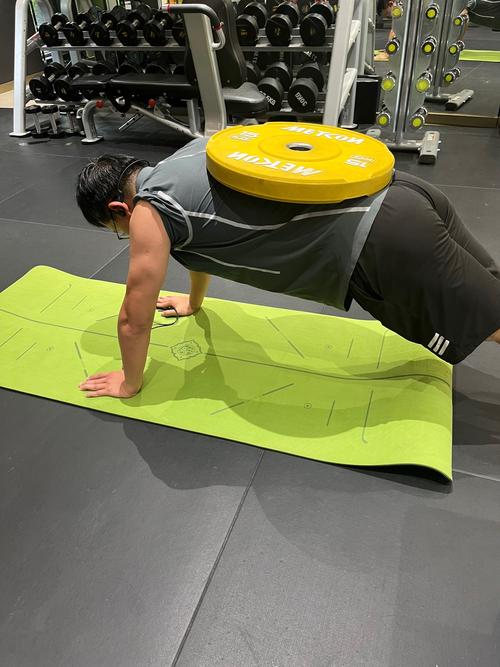 练俯卧撑有助于引体向上吗_俯卧撑练好，引体向上轻松上