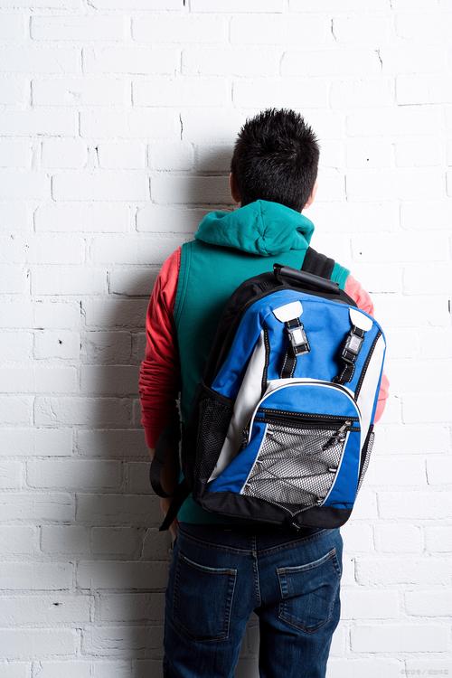 背重书包能锻炼身体吗_背重书包锻炼不如负重训练，注意安全，减肥还得管住嘴