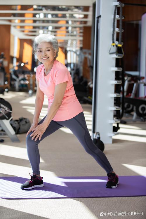 75岁奶奶每天坚持锻炼身体_78岁健身18年，活出年轻态！