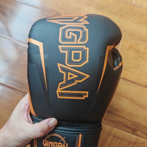 拳击训练器材有哪些_沙袋速度球等器材选对事半功倍