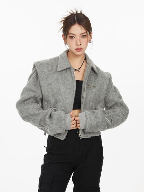 短夹克外套怎么搭配女_黄色短夹克穿搭，显高又时尚