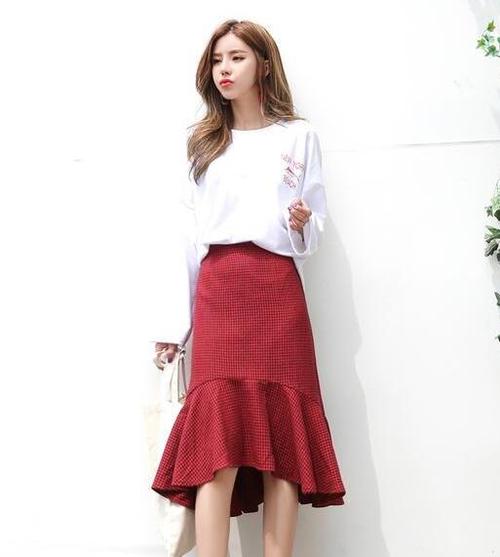 砖红色半裙配什么颜色最搭_砖红半裙百搭时尚，百变搭配显气质