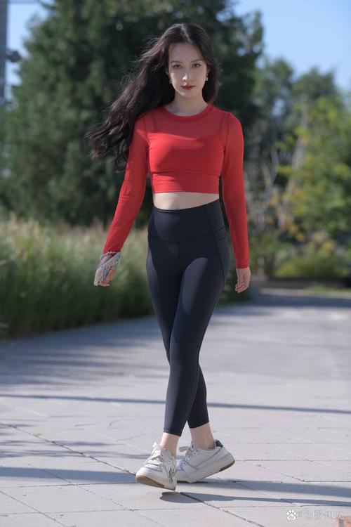 紧口运动裤搭配什么上衣_紧口运动裤 紧口运动裤搭配什么上衣_紧口运动裤