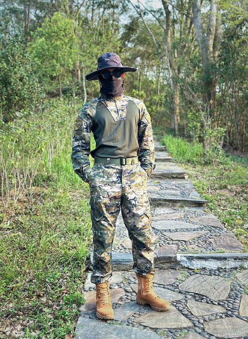 丛林迷彩服配什么鞋子_协调实用，风格立现