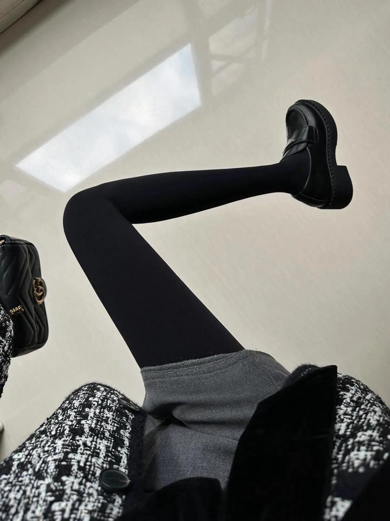 乐福鞋配什么袜子好看女士_乐福鞋配袜显品味，船袜彩袜各显色！